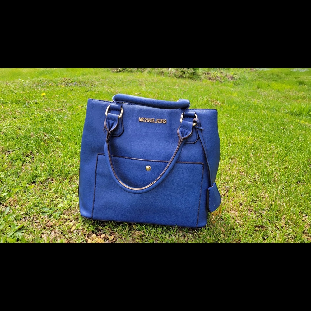 Meachel kors tote